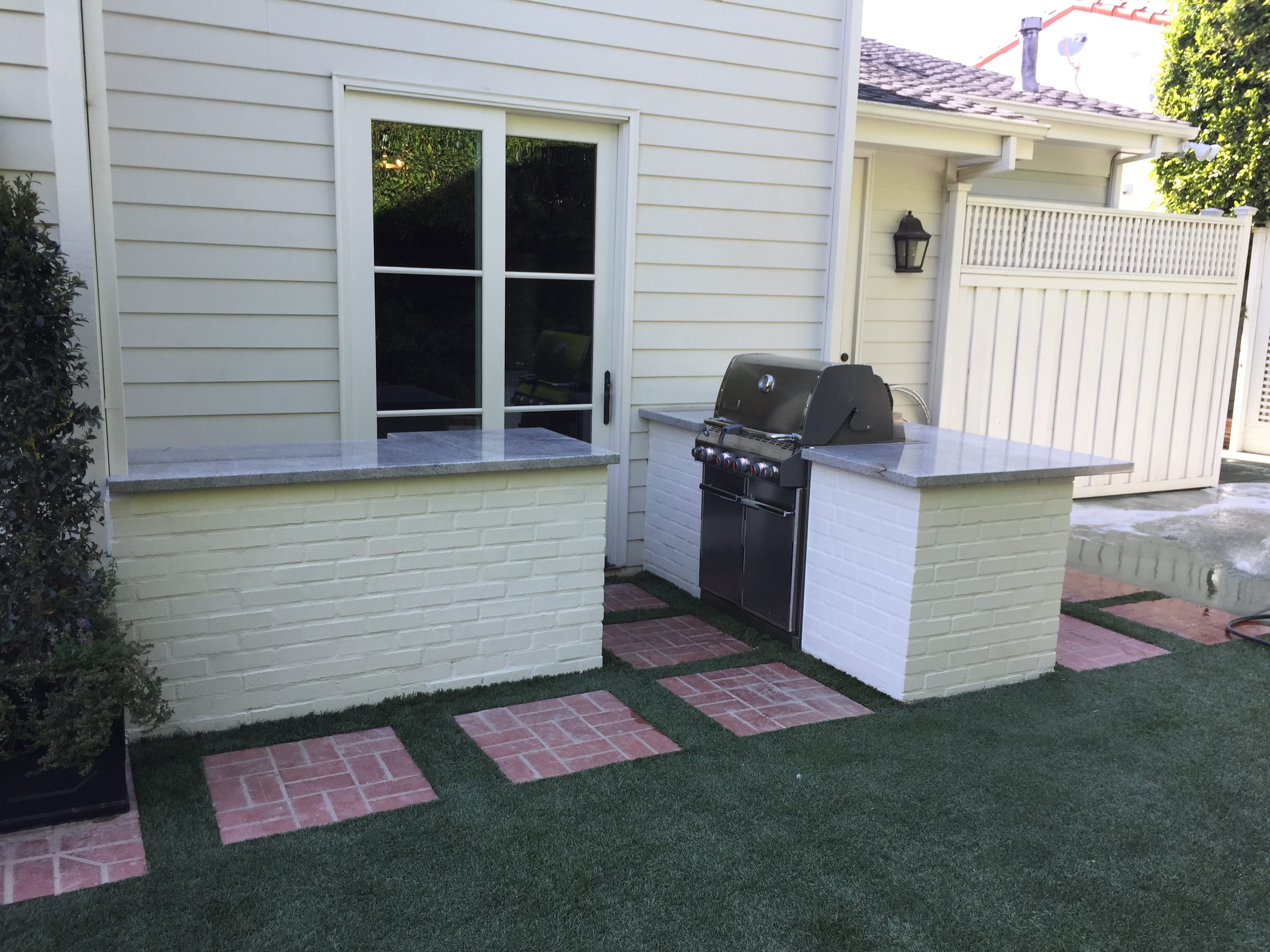 Outdoor Kitchen Bbq And Salsa Bar With Granite Countertop